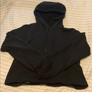 Lululemon stronger as one cropped hoodie
